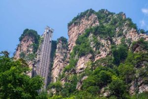 境外遊客張家界武陵源百龍天梯高空景觀