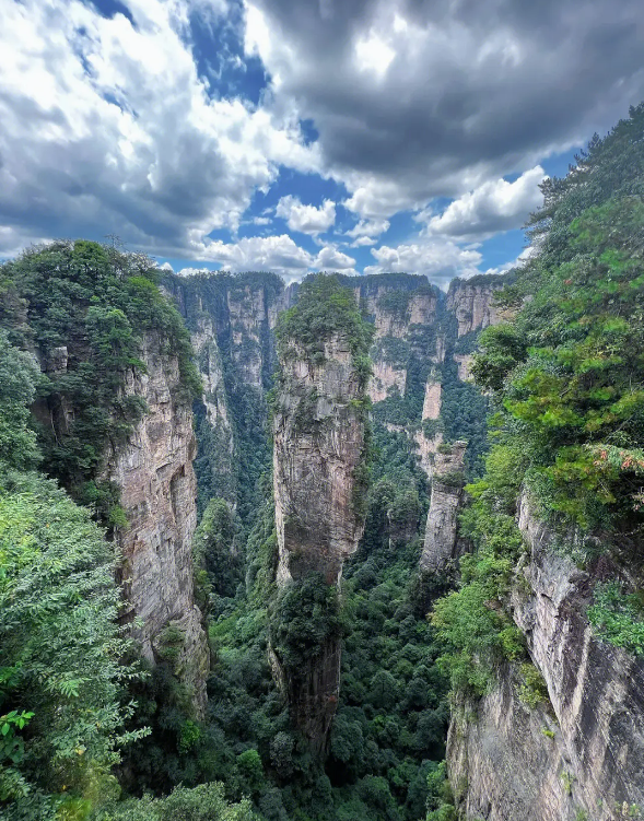 張家界袁家界乾坤柱阿凡達懸浮山，張家界 3天 2晚旅遊攻略必遊景點