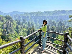 张家界森林公园袁家界观景台打卡，3 天 2 晚纯玩行程必去的峰林观景机位，跟着本地导游小赵深度游览武陵源奇峰美景