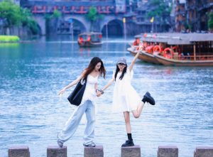 清晨的沱江风光,張家界五天四晚自由行必去鳳凰古城景點,2000 元預算旅遊行程實拍