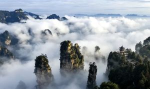 张家界武陵源天子山云海山峰自然风光