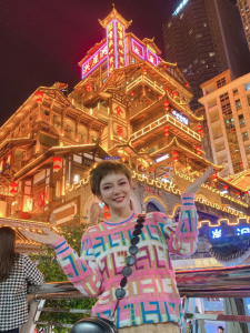 重慶洪崖洞夜景，魔幻山城吊腳樓觀光打卡照